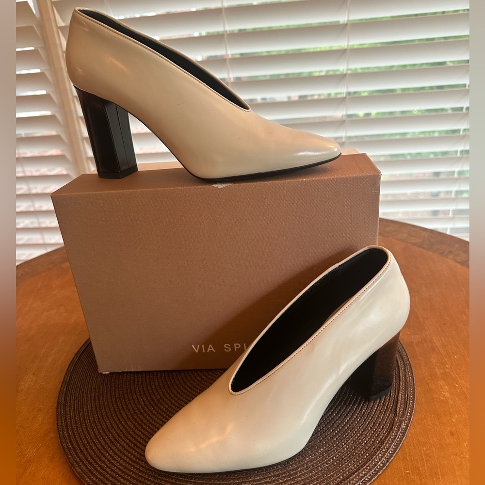 Via Spiga Ivory Pumps with Black Heel